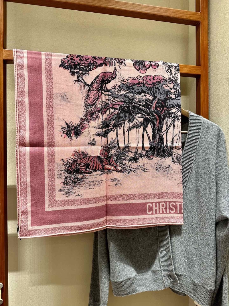 CHRISTIAN DIOR